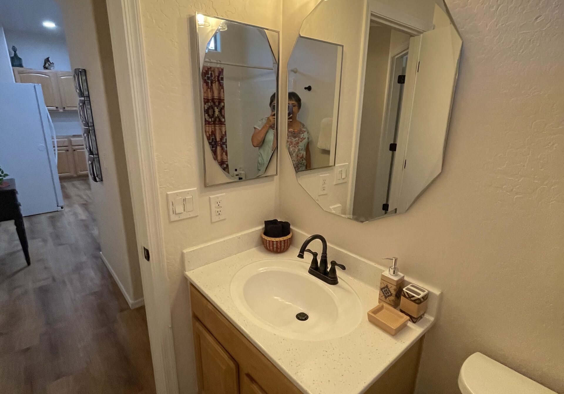 Guest sink & countertop